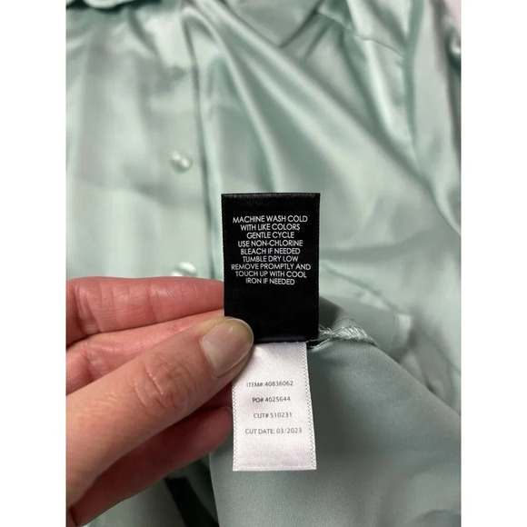 Torrid Blouse Size 0X Satin Button‎ Down Long Sleeve Easter Top Pastel Green - Picture 10 of 10